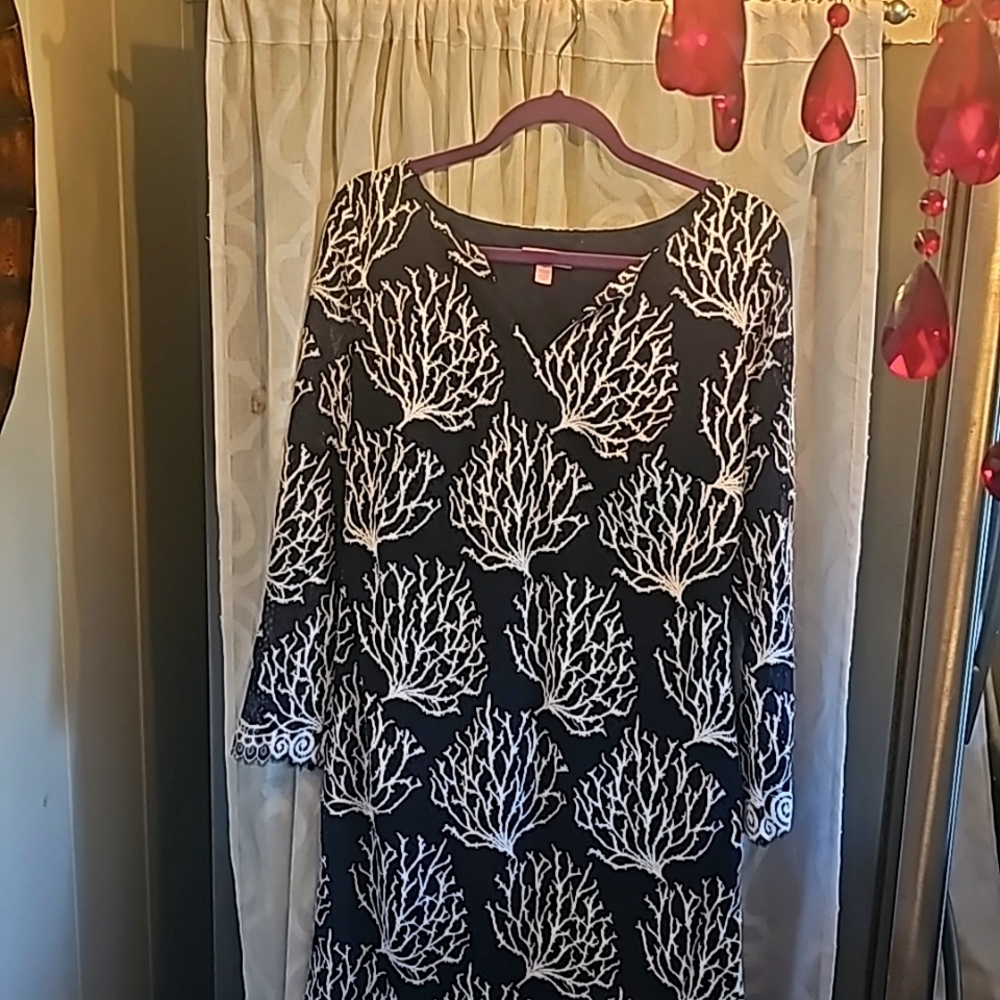 Woman's Dress - Picture 1 of 2
